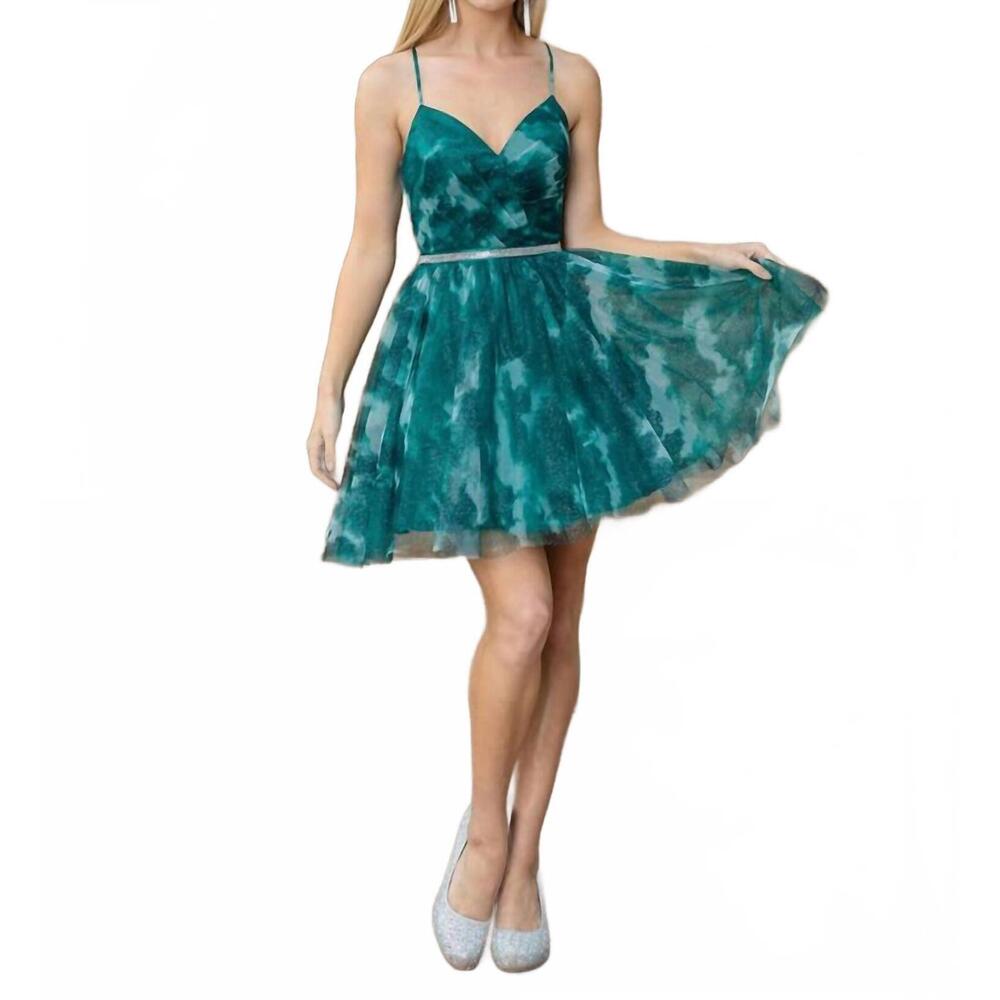 NEW DANCING QUEEN strap sleeves v-neck homecoming dress in hunter green